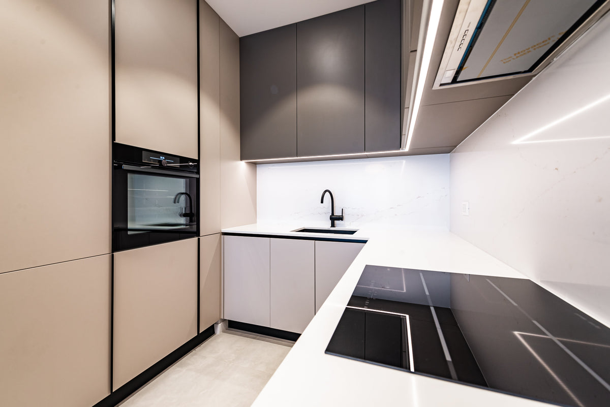 Bucatarie open space in stil minimalist