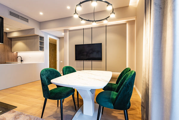 Masa cu top ceramic, punct focal al zonei de dining