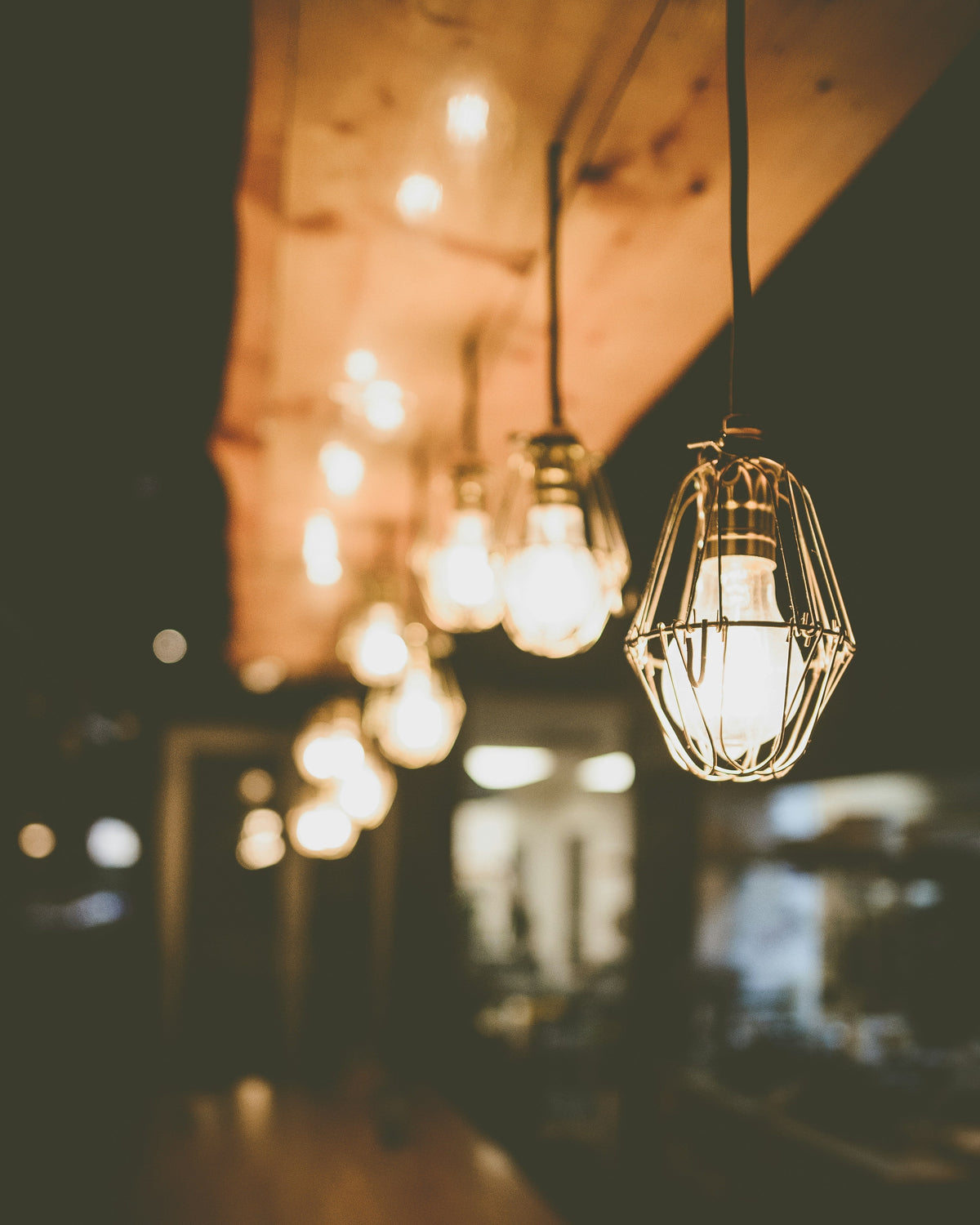 Iluminatul ambiental pentru cafenele – atmosfera care vinde