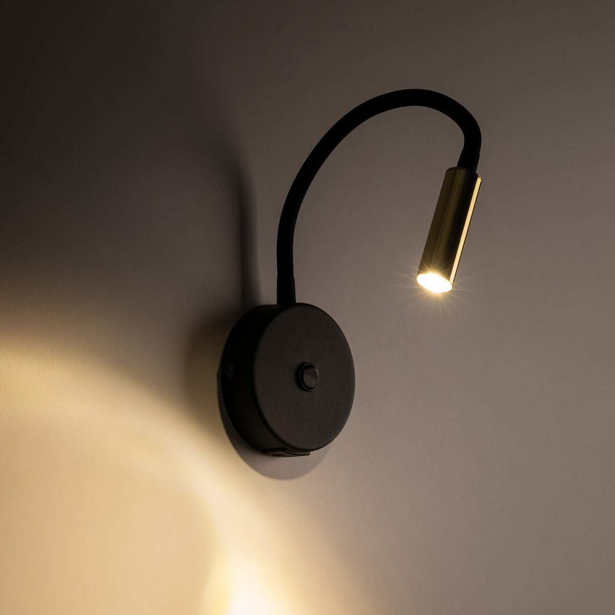 Aplică TK Lighting Lagos, negru/auriu, USB, 10201