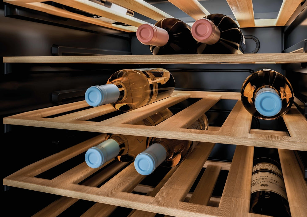 Răcitor de vin Candy CWC 154 EEL/NFC, negru