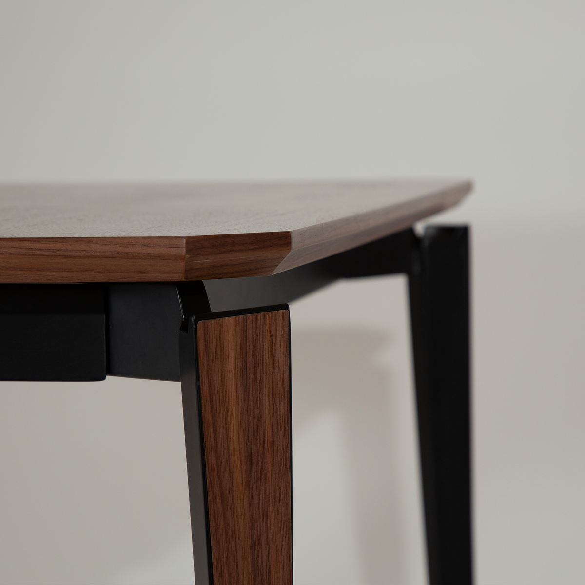 Masă de dining EDGE Nuc 400208316