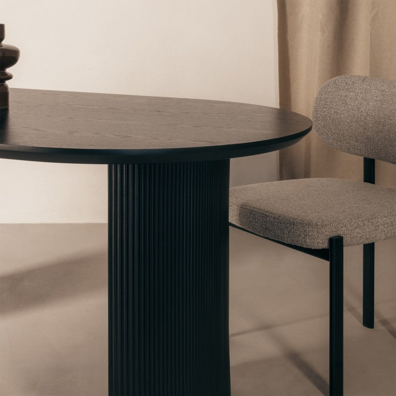 Masă de dining Maurizio, 180 cm, neagră, canelată
