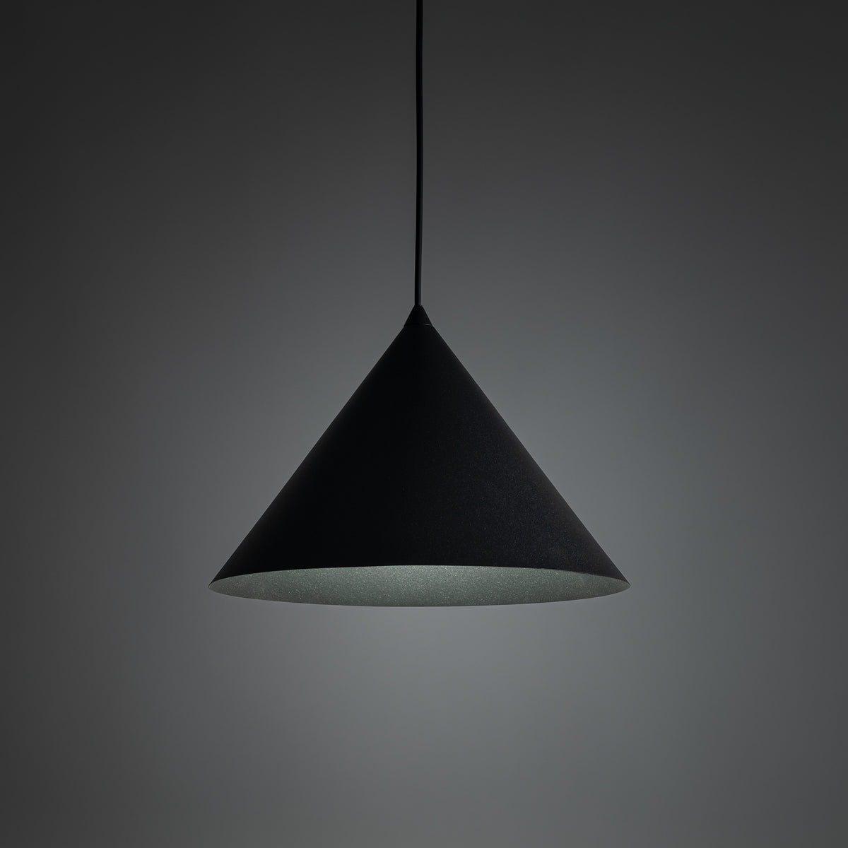 Lustra Cono Black 1 L 10057