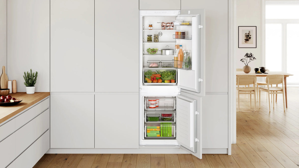 Combină frigorifică încorporabilă Bosch KIN86NSE0, Seria 2, 260 l, No Frost
