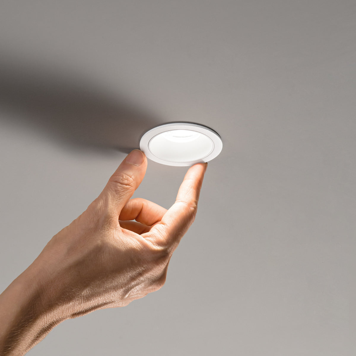 GAME TRIM ROUND 05W 3000K BK GD 349077