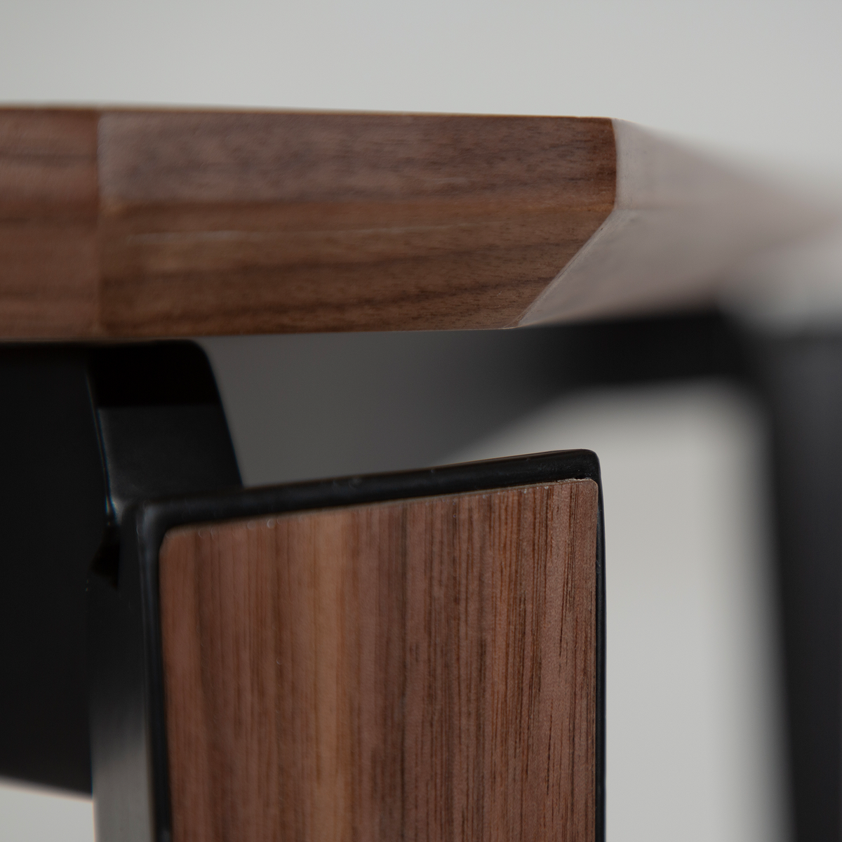 Masă de dining EDGE Nuc 400208316