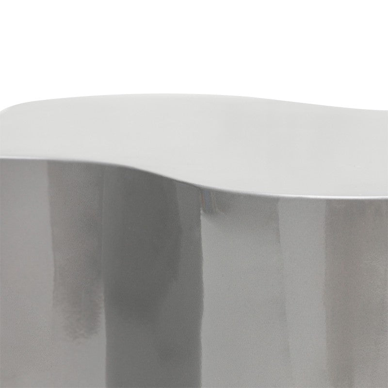 Măsuță auxiliară Cosmo, 66 cm, argintie, forme rotunjite, lucioasă